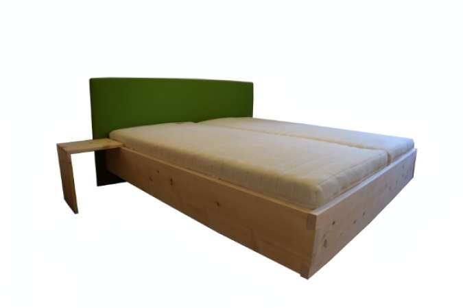 Zirbenbett TFS6 mit Loden grün und 2 Nachttischen Margerite