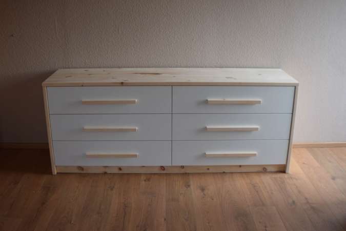 Kommode Kienberg kombiniert mit Zirbe