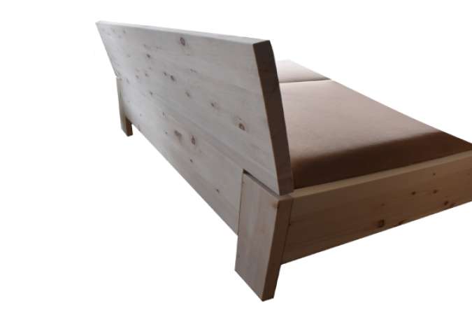 Zirbenbett Hirzer von Tobias Felgner