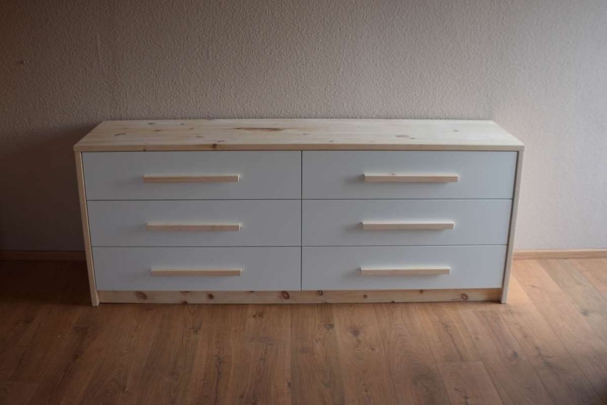 Kommode Kienberg kombiniert mit Zirbe