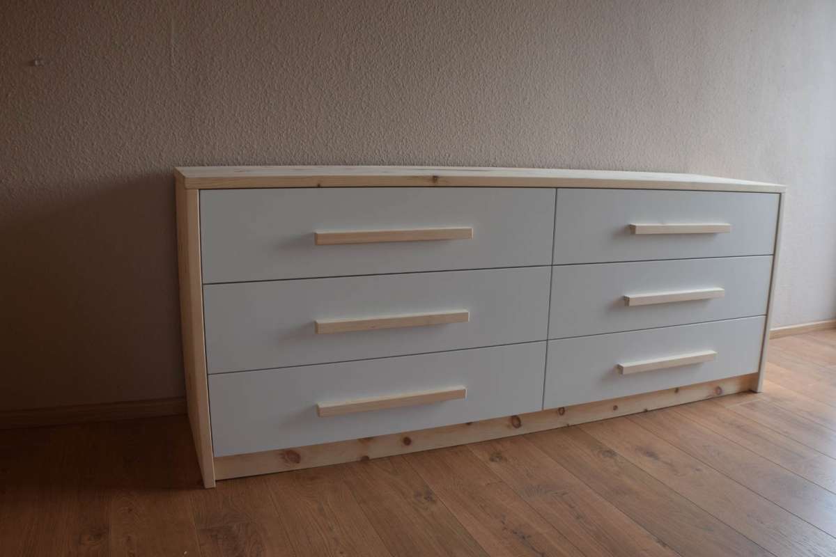 Kommode Kienberg kombiniert mit Zirbe