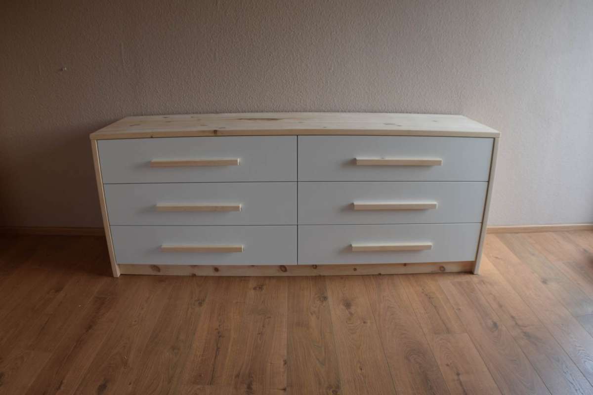 Kommode Kienberg kombiniert mit Zirbe