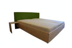 Zirbenbett TFS6 mit Loden grün und 2 Nachttischen Margerite